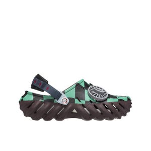 Crocs รุ่น Demon Slayer Echo Clog รองเท้าลำลอง Unisex - สีน้ำตาล
