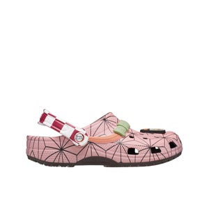 Crocs รุ่น Demon Slayer Nezuko Classic Clog รองเท้าลำลอง Unisex - สีน้ำตาล