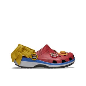 Crocs รุ่น One Piece Luffy Classic Clog รองเท้าลำลองเด็ก - Multi