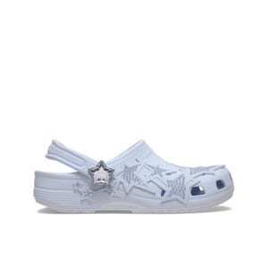 Crocs รุ่น Classic Snow Day Stars Clog รองเท้าลำลอง Unisex - สี Sky Ice