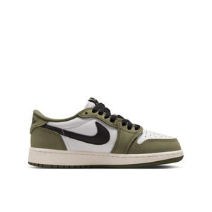 Nike รุ่น Air Jordan 1 Retro Low Se รองเท้าบาสเกตบอลเด็กโต - สี Medium Olive/Black-Summit White-Sail