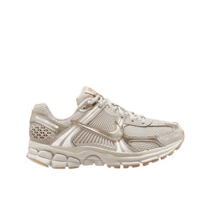 Nike รุ่น Zoom Vomero 5 รองเท้าผ้าใบผู้หญิง - สี Light Bone/Light Bone-Phantom